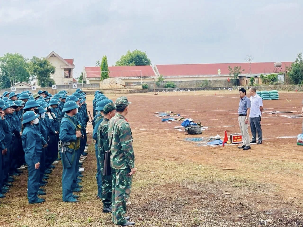 LÃNH ĐẠO ĐẢNG ỦY, CHÍNH QUYỀN XÃ THĂM, ĐỘNG VIÊN LỰC LƯỢNG DÂN QUÂN HUẤN LUYỆN NĂM THỨ NHẤT